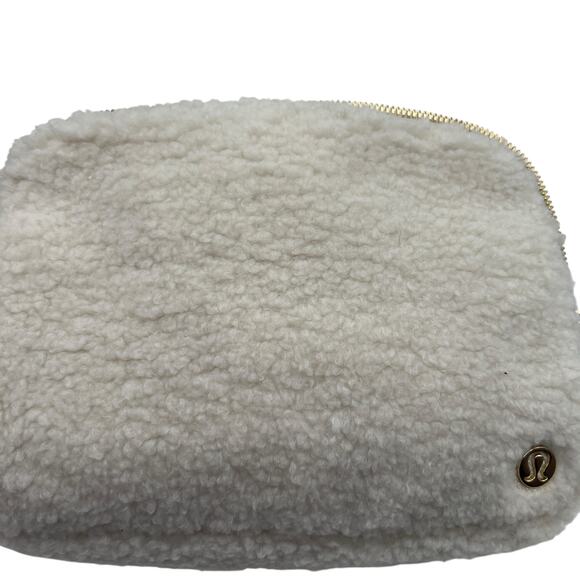 Lululemon Sherpa Fleece Crossbody Everywhere Belt Bag Gold Logo Winter White Y2K - Picture 6 of 16